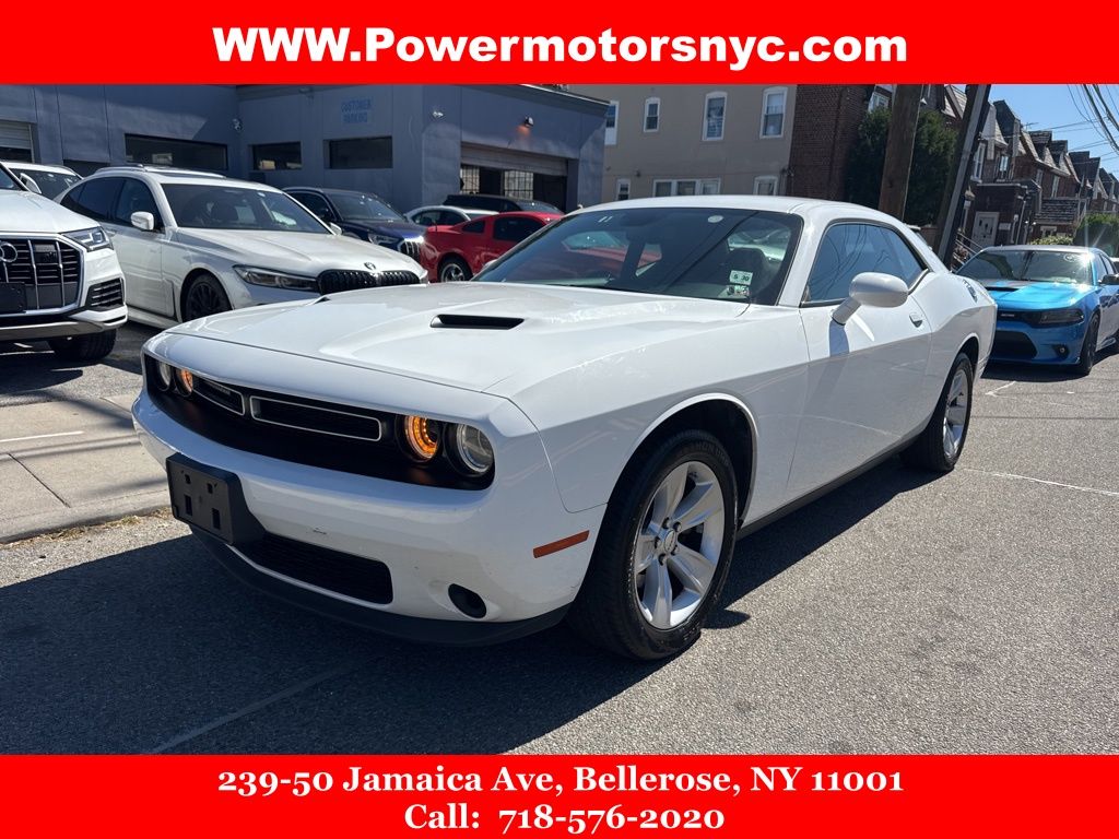 2023 Dodge Challenger SXT's photo