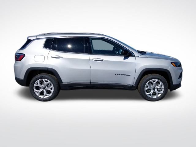 2025 Jeep Compass Latitude photo 20
