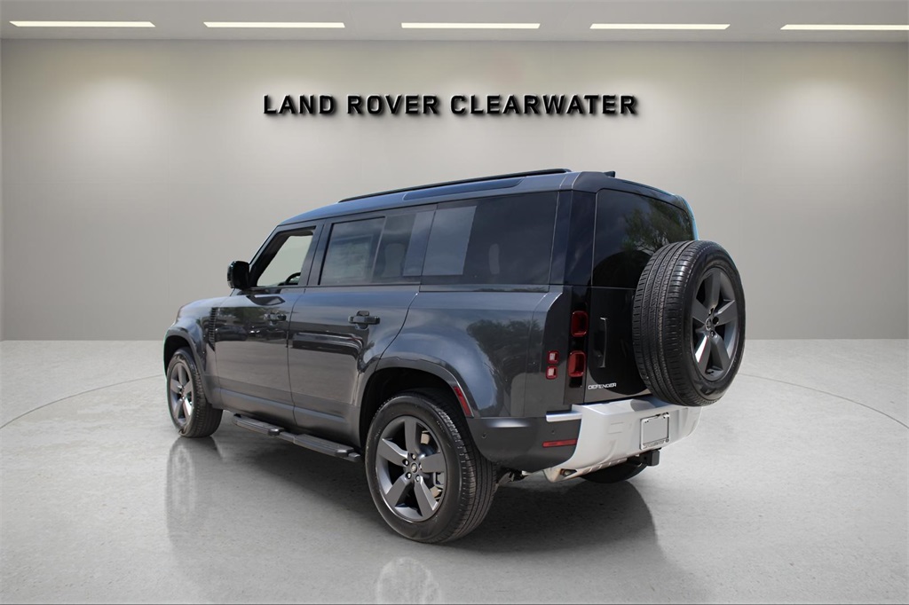 2025 Land Rover Defender 110 S photo 2