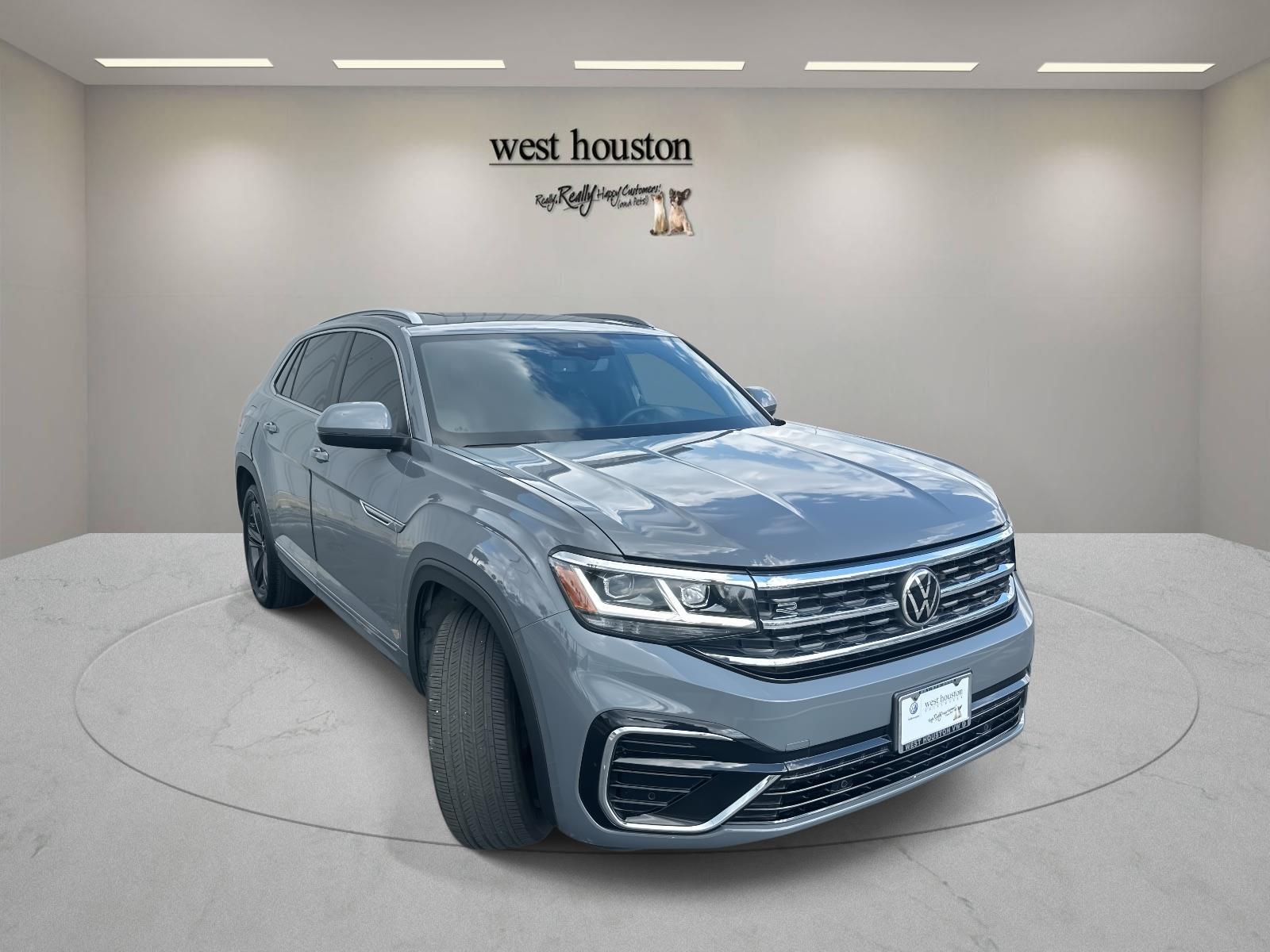 2022 Volkswagen Atlas Cross Sport SEL R-Line photo 2