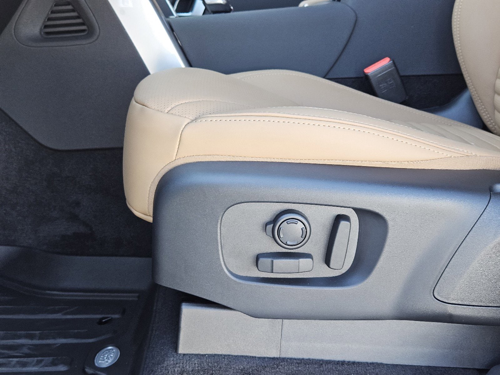 2025 Land Rover Discovery SE photo 18