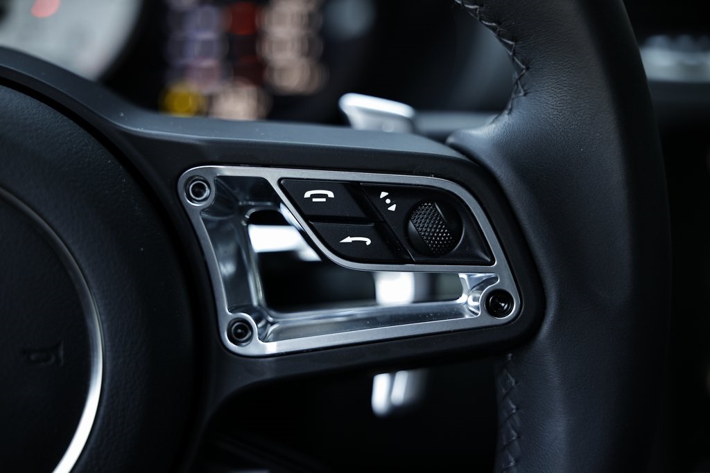 2025 Porsche Cayman photo 35