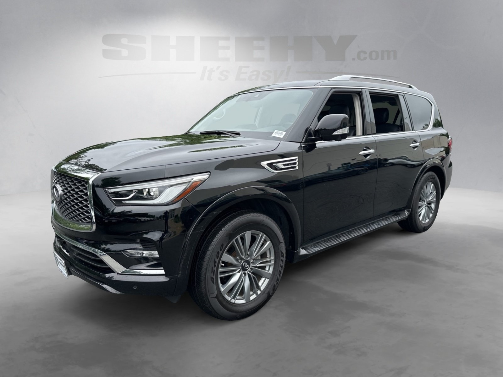 2022 Infiniti QX80 Luxe photo 3