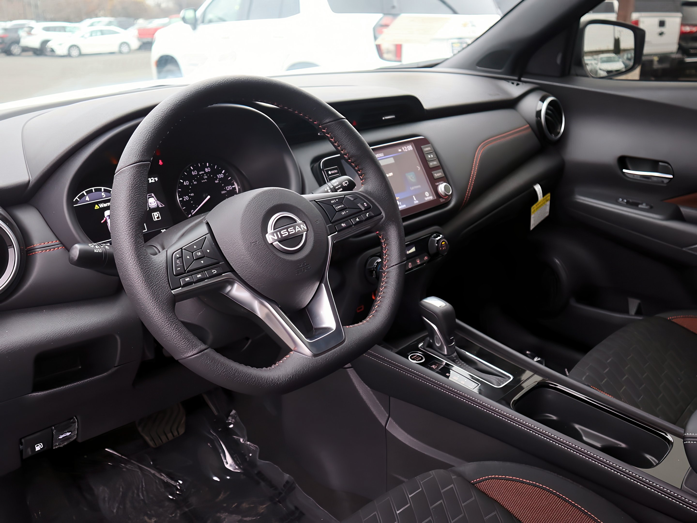 2025 Nissan Kicks SR photo 10