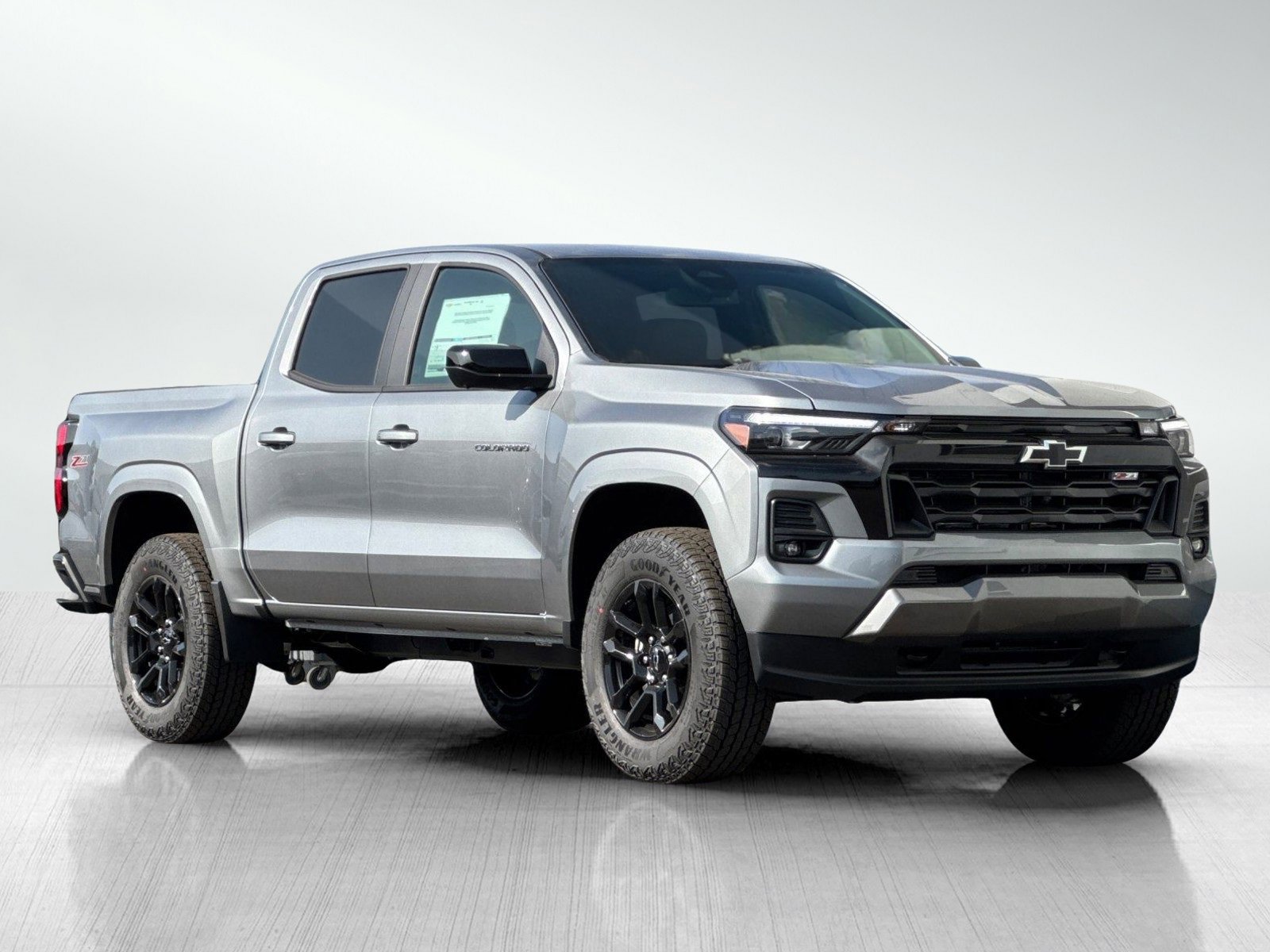 2025 Chevrolet Colorado Z71 photo 2
