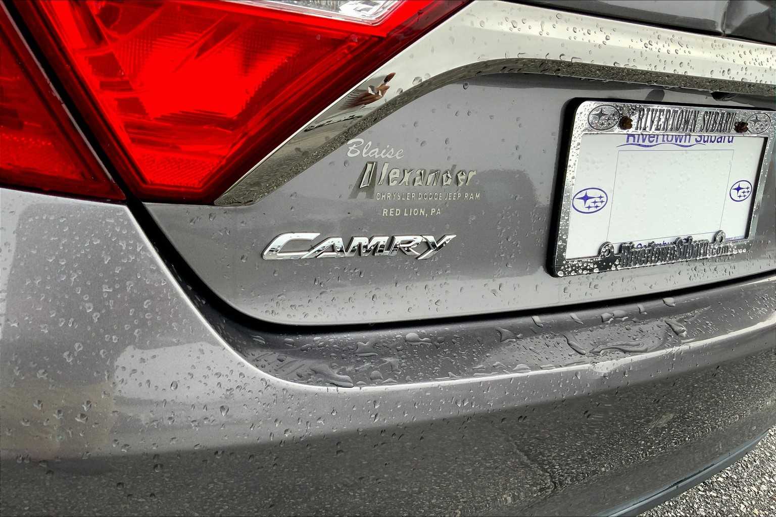 2015 Toyota Camry SE photo 27