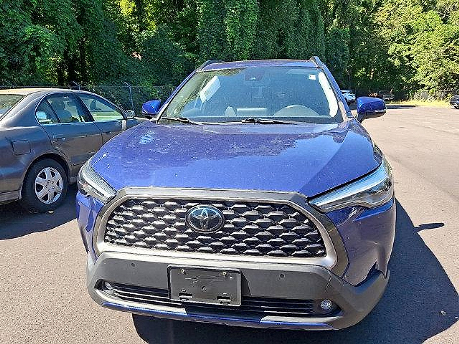 2022 Toyota Corolla Cross XLE photo 2