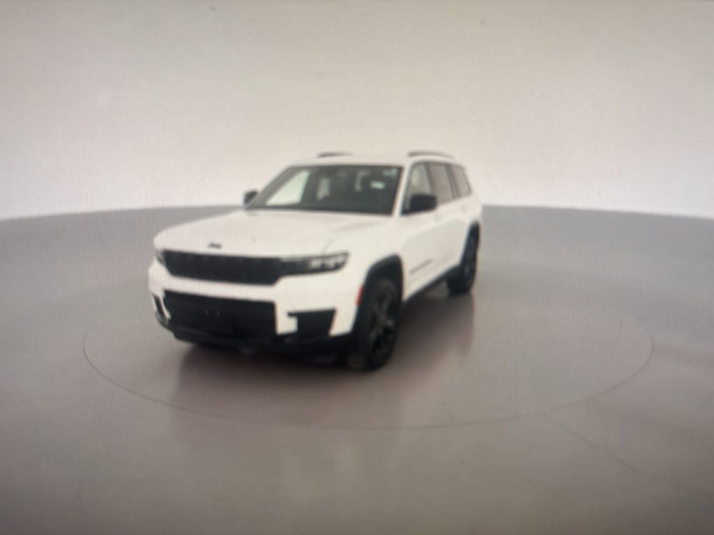 2023 Jeep Grand Cherokee Altitude photo 2