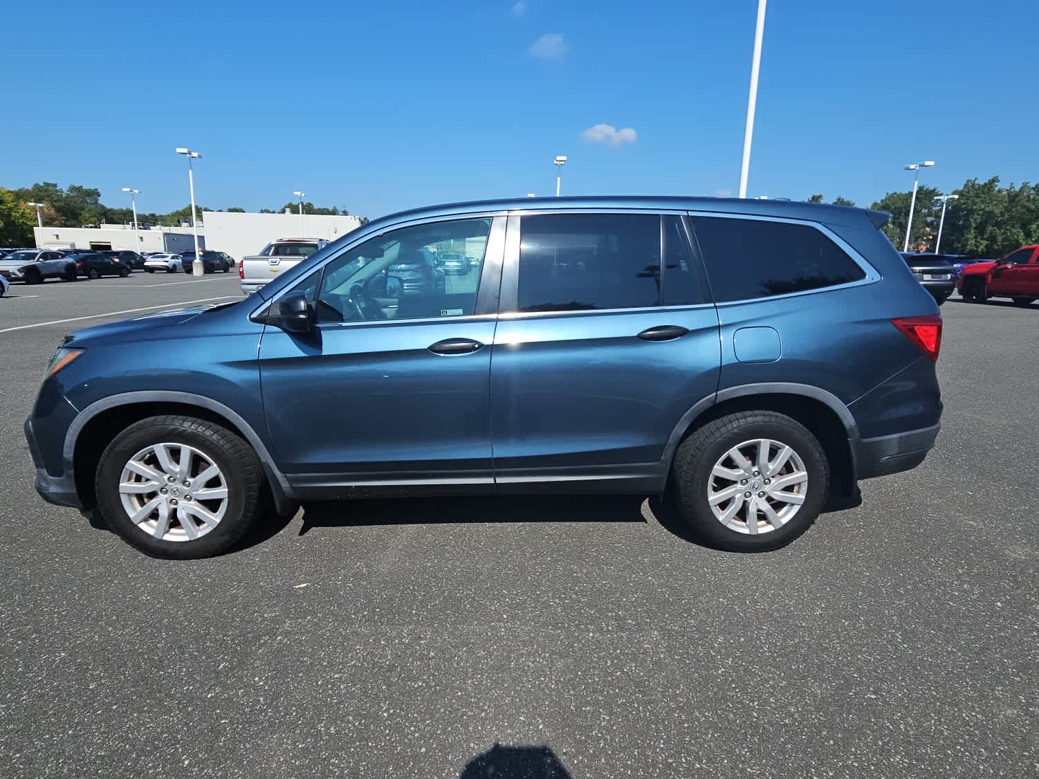 2019 Honda Pilot LX photo 5