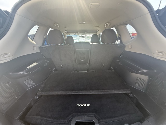 2017 Nissan Rogue SV photo 5