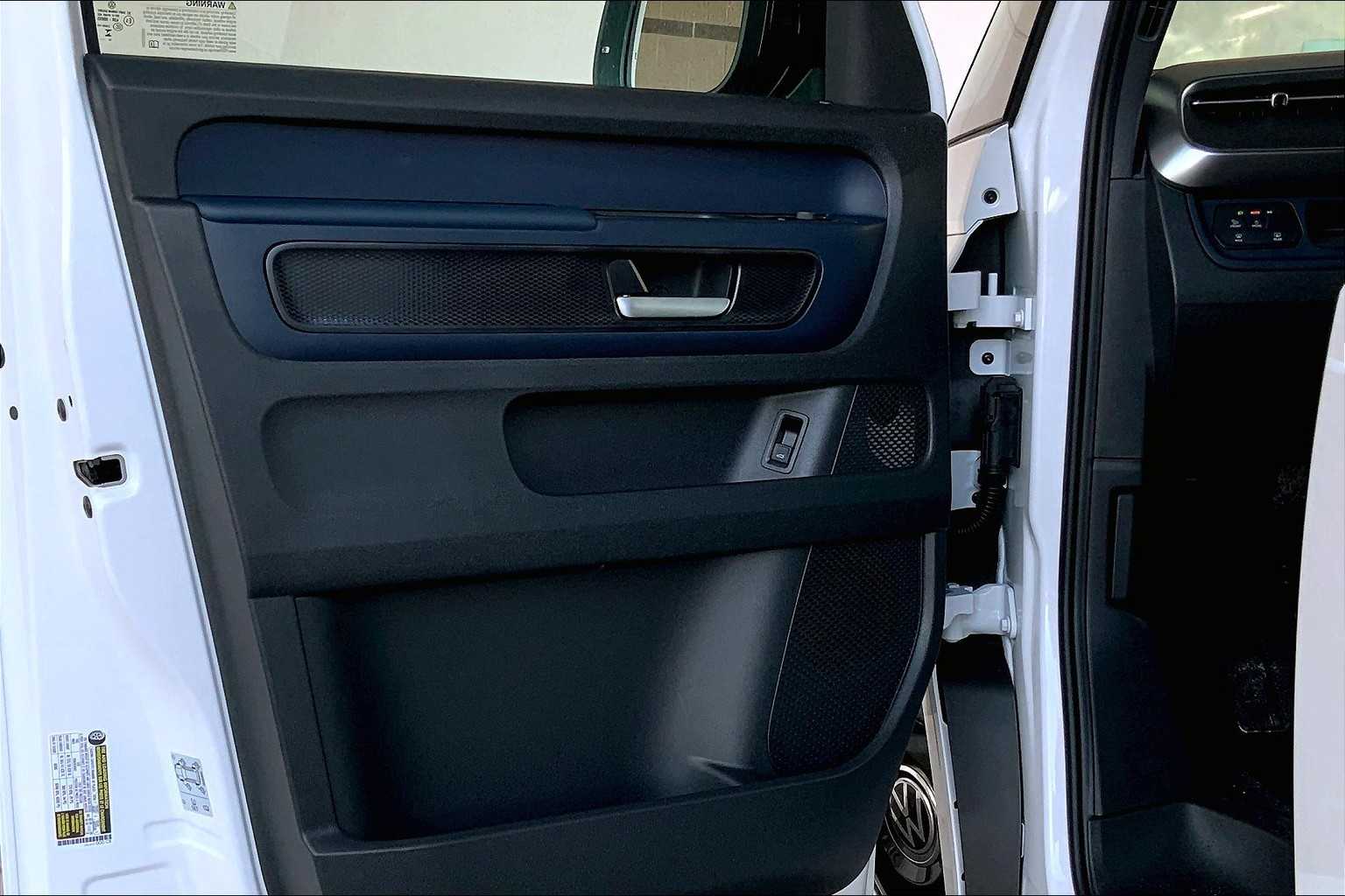 2025 Volkswagen ID. Buzz Pro S photo 10
