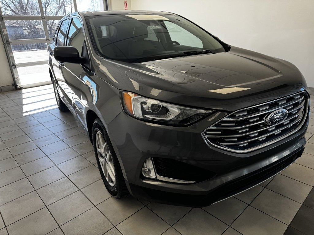 2021 Ford Edge SEL photo 2