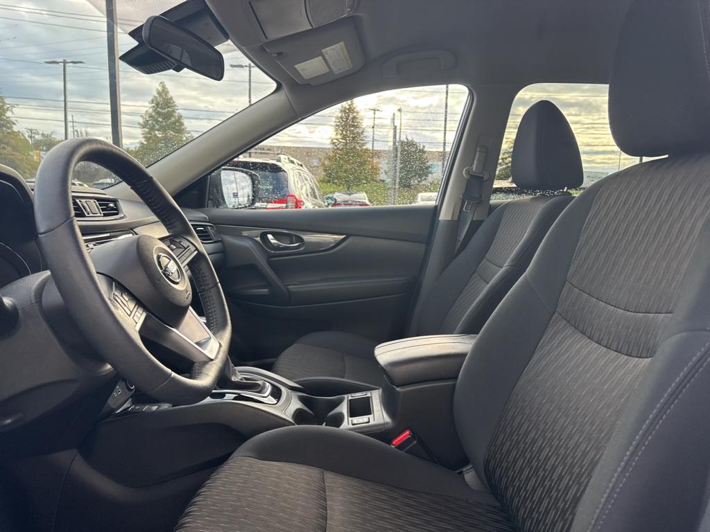 2019 Nissan Rogue SV photo 5