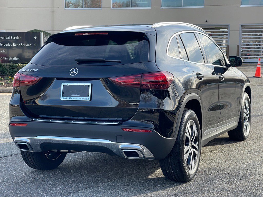 2025 Mercedes Benz GLA 250 photo 2