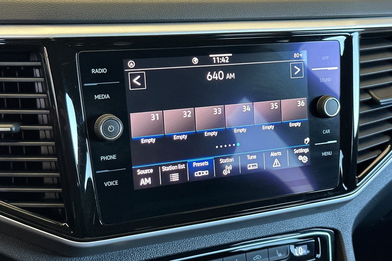 2022 Volkswagen Atlas Cross Sport V6 SE Technology photo 18