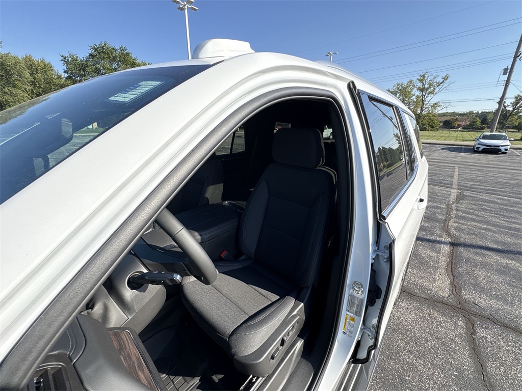 2025 Chevrolet Tahoe LS photo 13