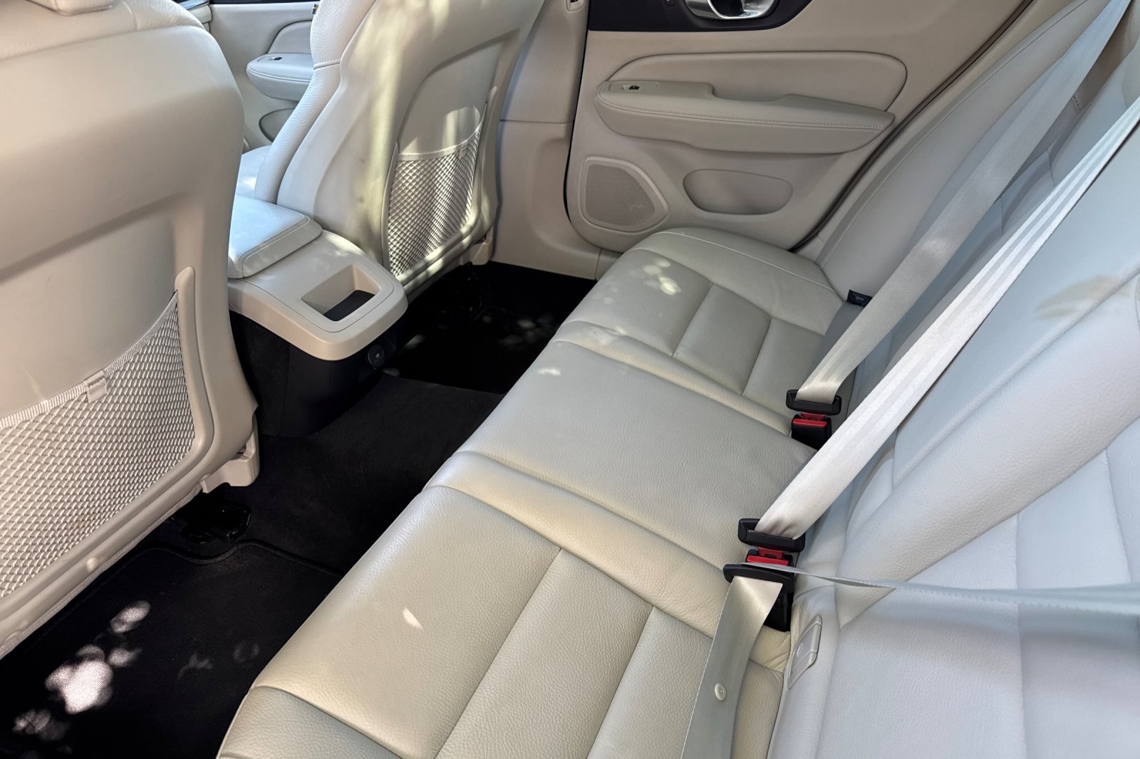 2024 Volvo V60 Cross Country B5 Plus photo 4