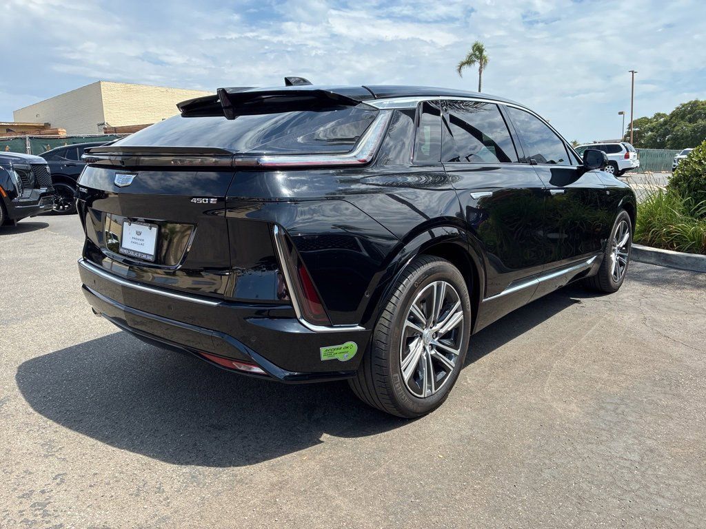 2023 Cadillac Lyriq Luxury photo 3