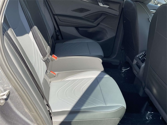 2025 Volkswagen Tiguan SE photo 13