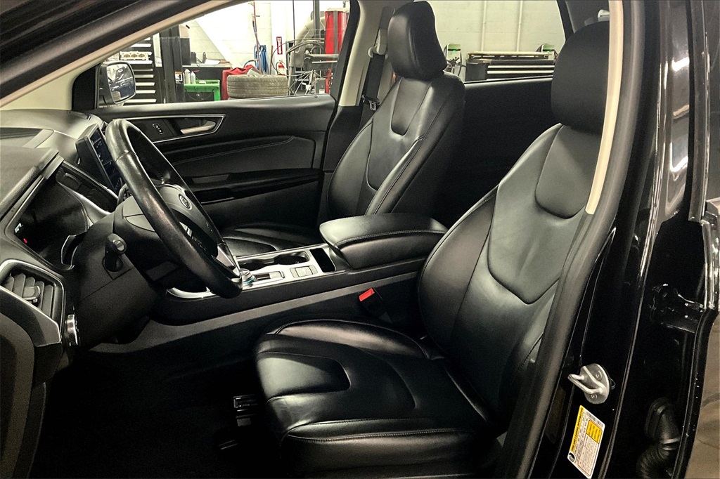 2022 Ford Edge Titanium photo 10