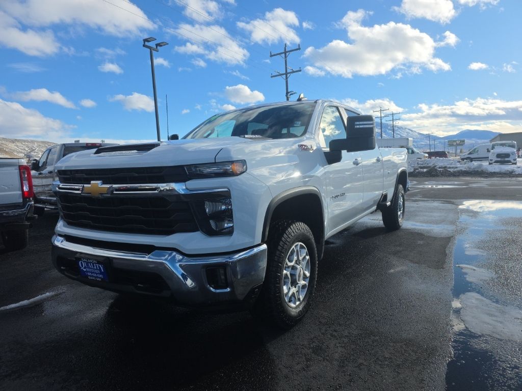 2024 Chevrolet Silverado 3500HD LT's photo