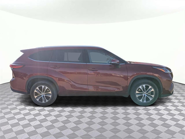 2022 Toyota Highlander XLE photo 3