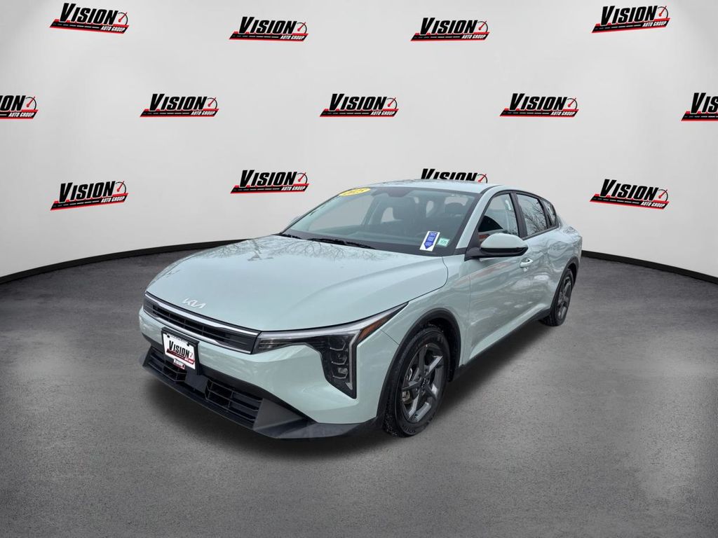 2025 Kia K4 LXS's photo