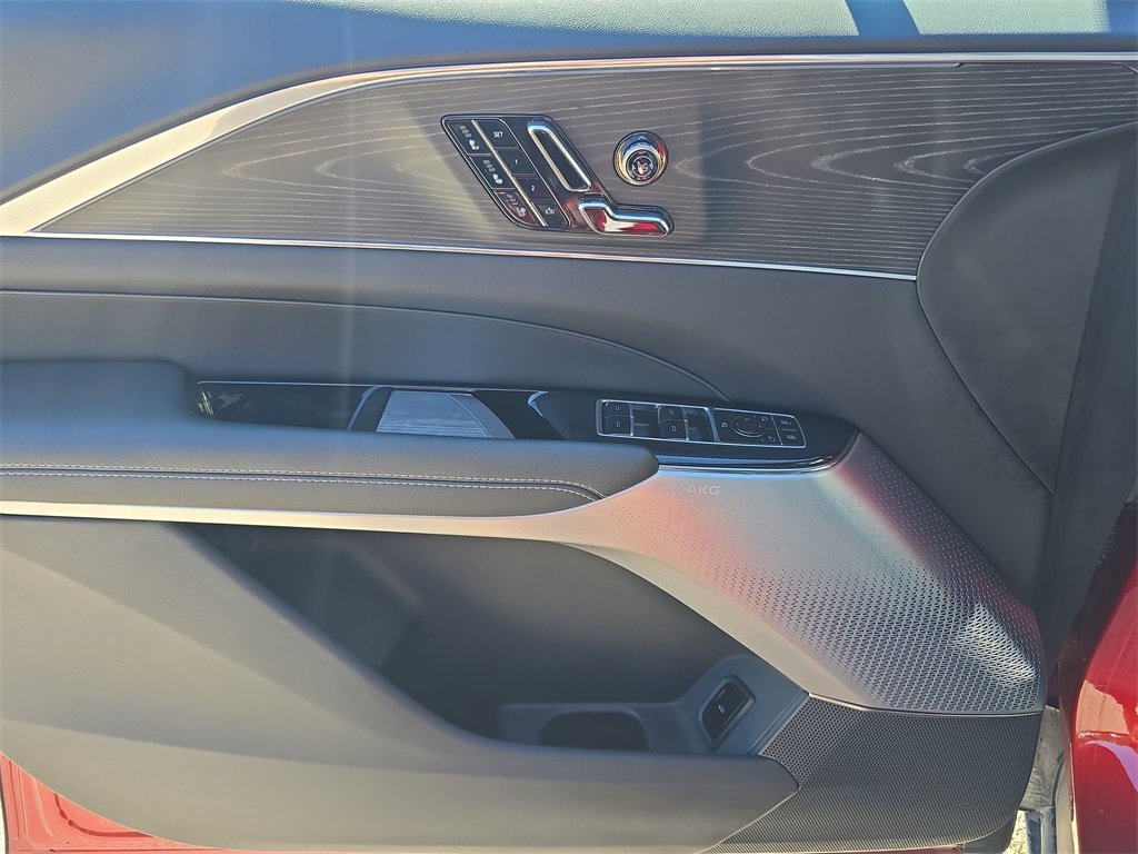 2024 Cadillac Lyriq Luxury photo 22