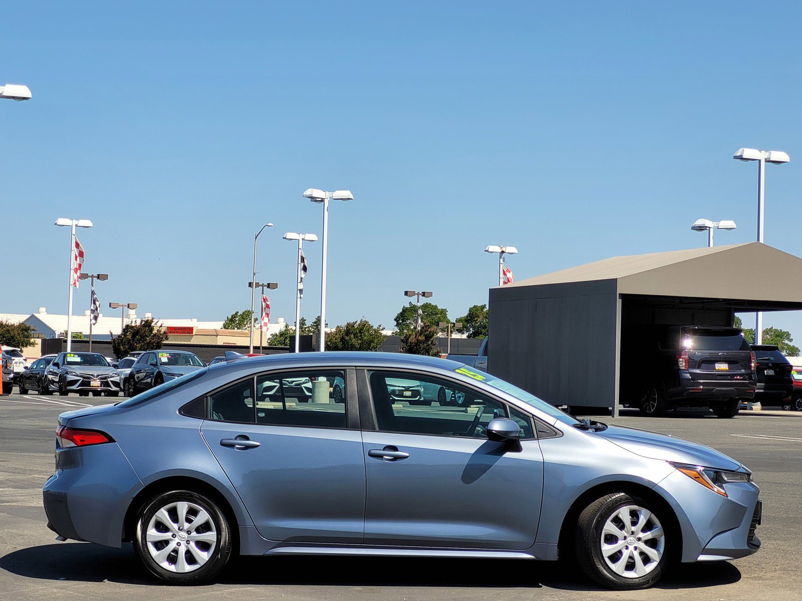 2025 Toyota Corolla LE photo 3