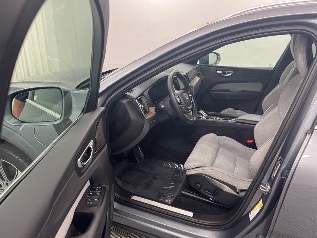 2021 Volvo XC60 Recharge Hybrid T8 Inscription photo 11
