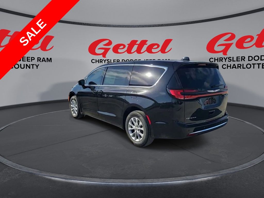 2025 Chrysler Pacifica photo 6