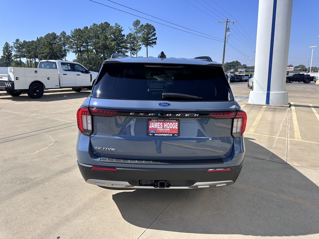 2025 Ford Explorer photo 3