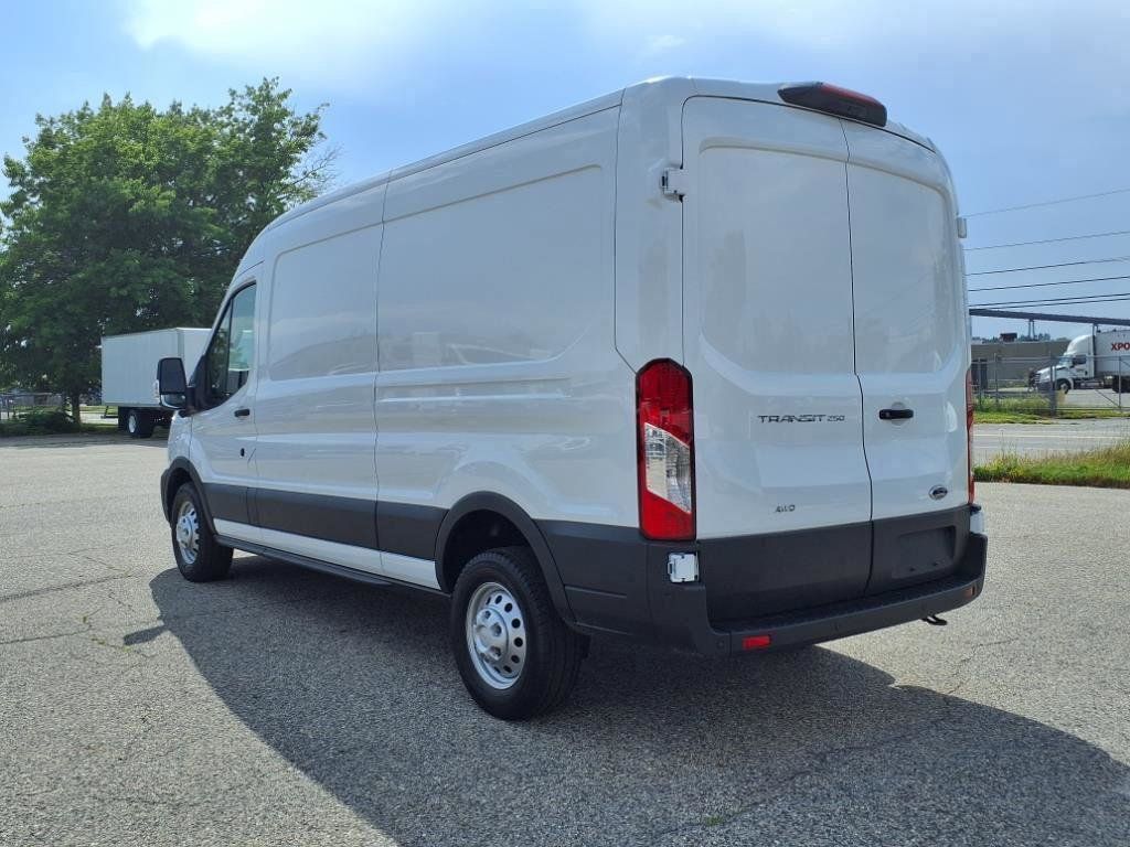 2025 Ford Transit photo 4