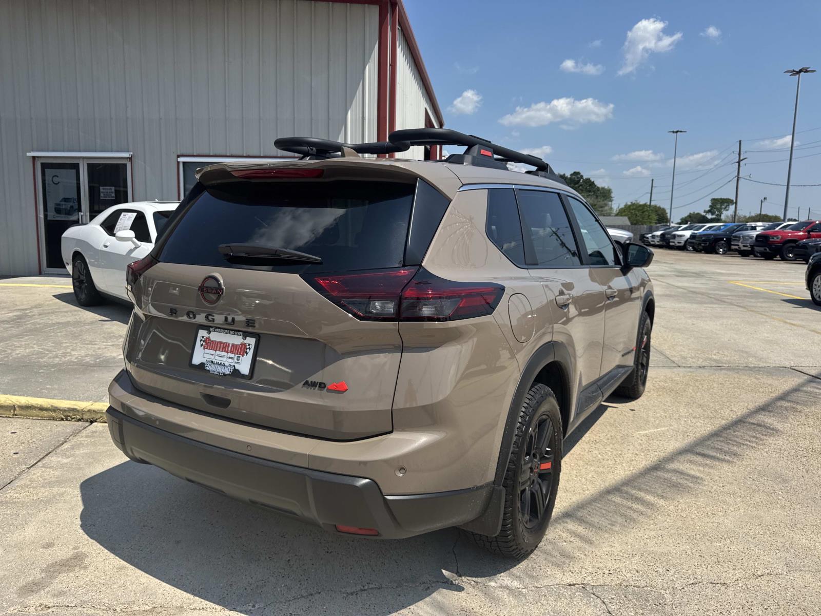 2025 Nissan Rogue SV photo 6