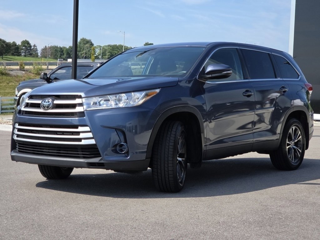 2019 Toyota Highlander LE Plus photo 14