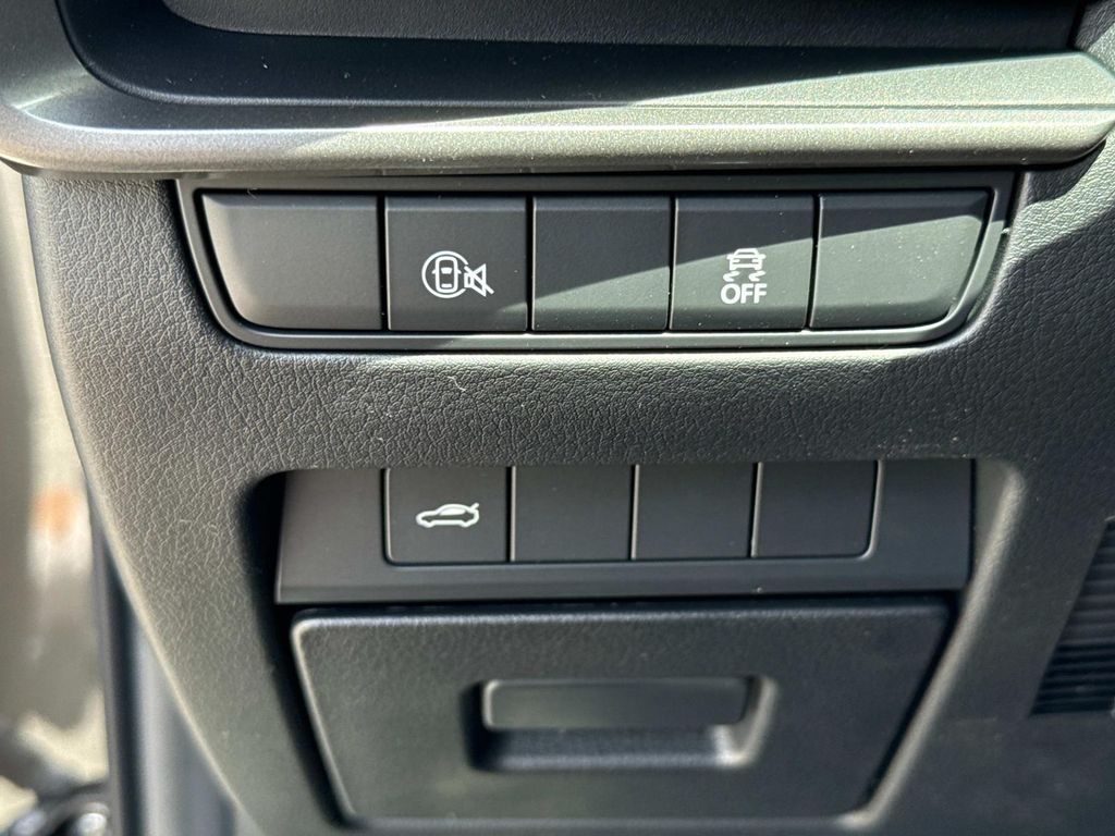 2025 Mazda Mazda3 2.5 Select Sport photo 36