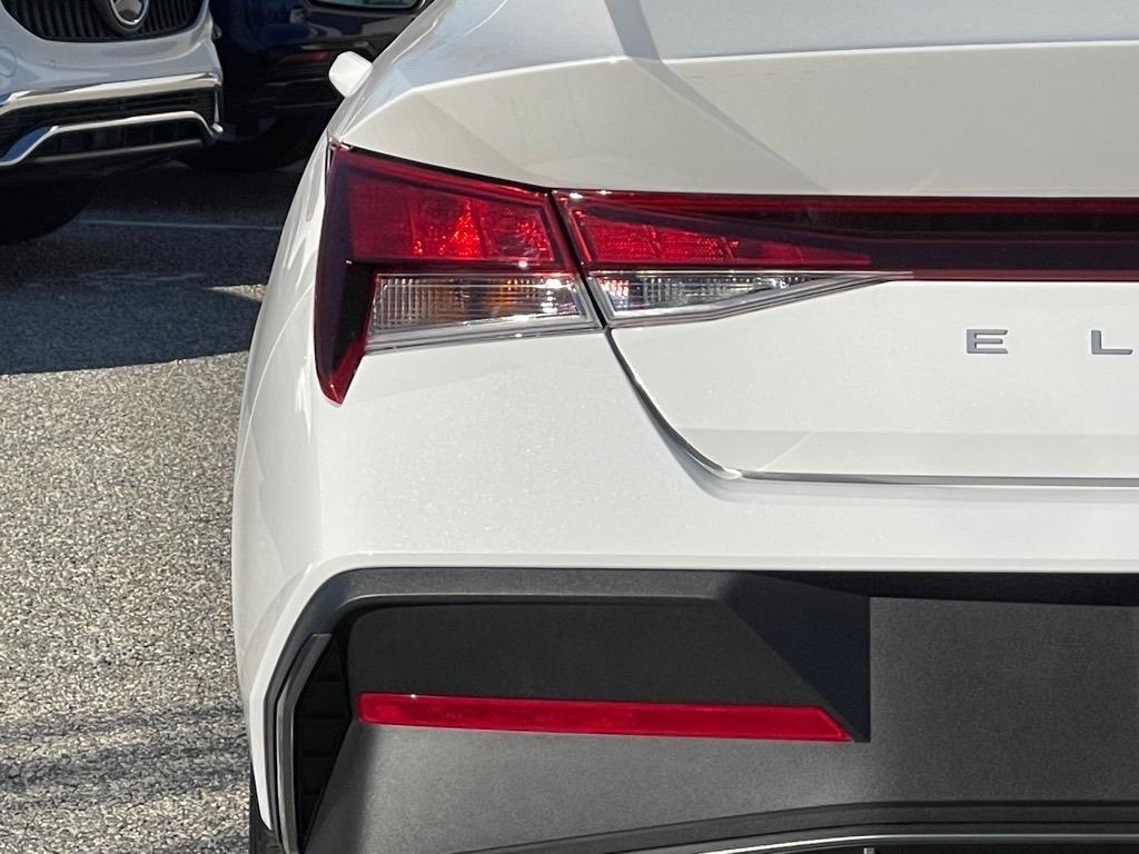 2024 Hyundai Elantra SEL photo 10