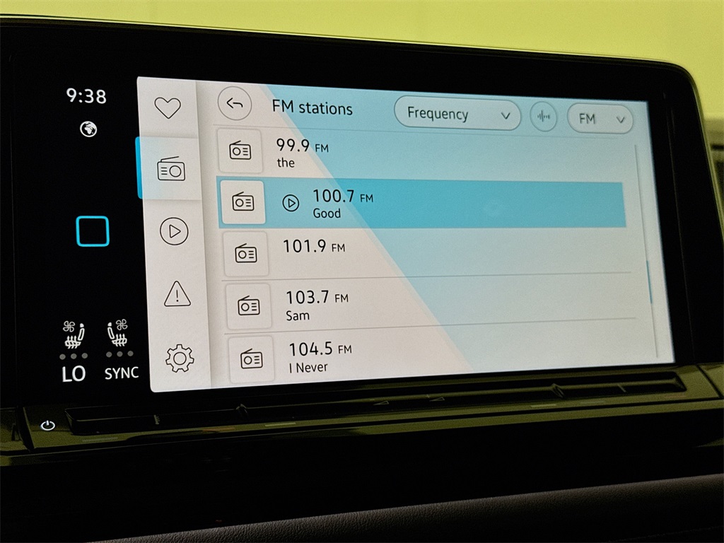 2025 Volkswagen Atlas Cross Sport SEL Premium R-Line photo 29
