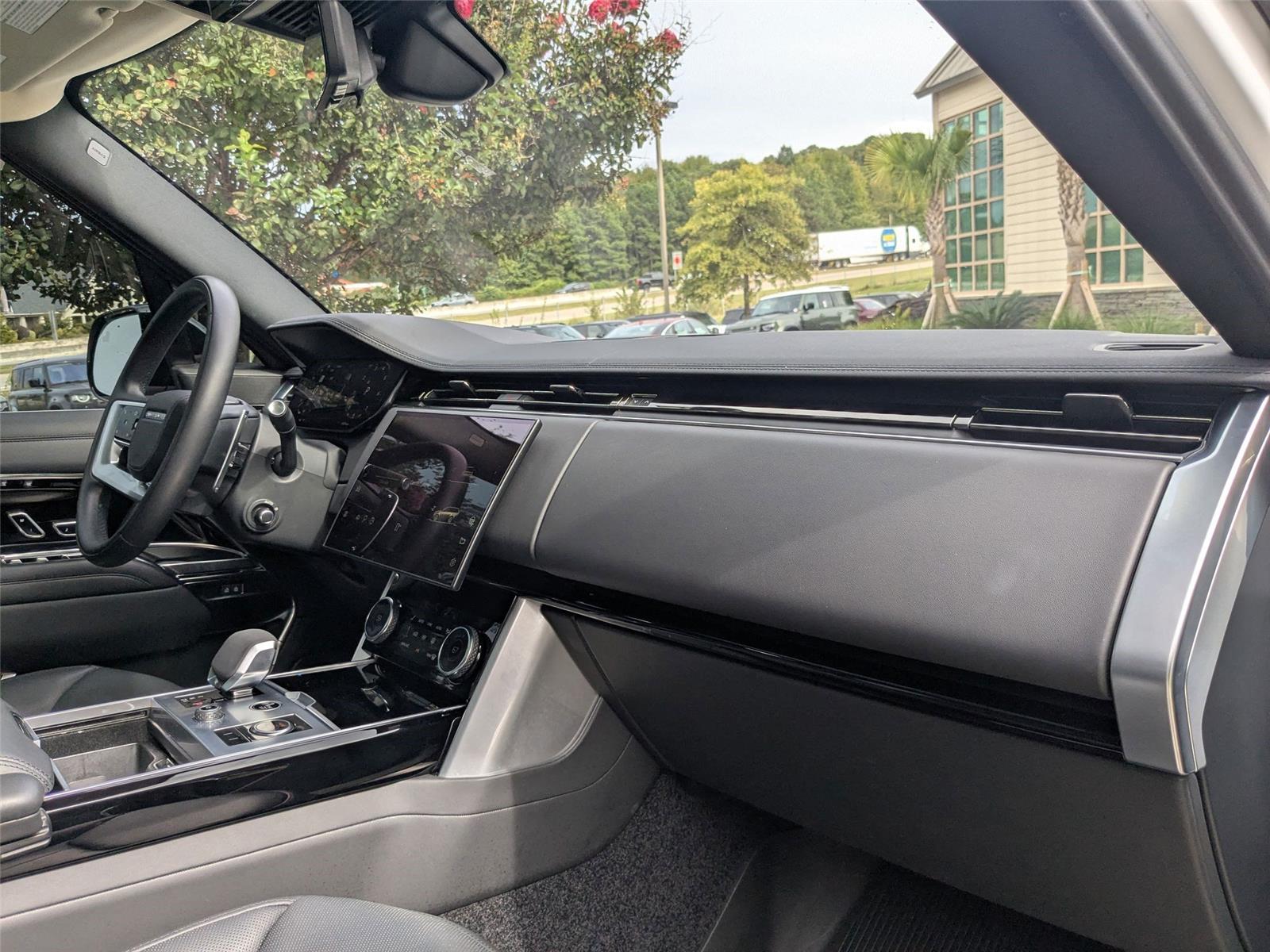 2023 Land Rover Range Rover SE photo 30