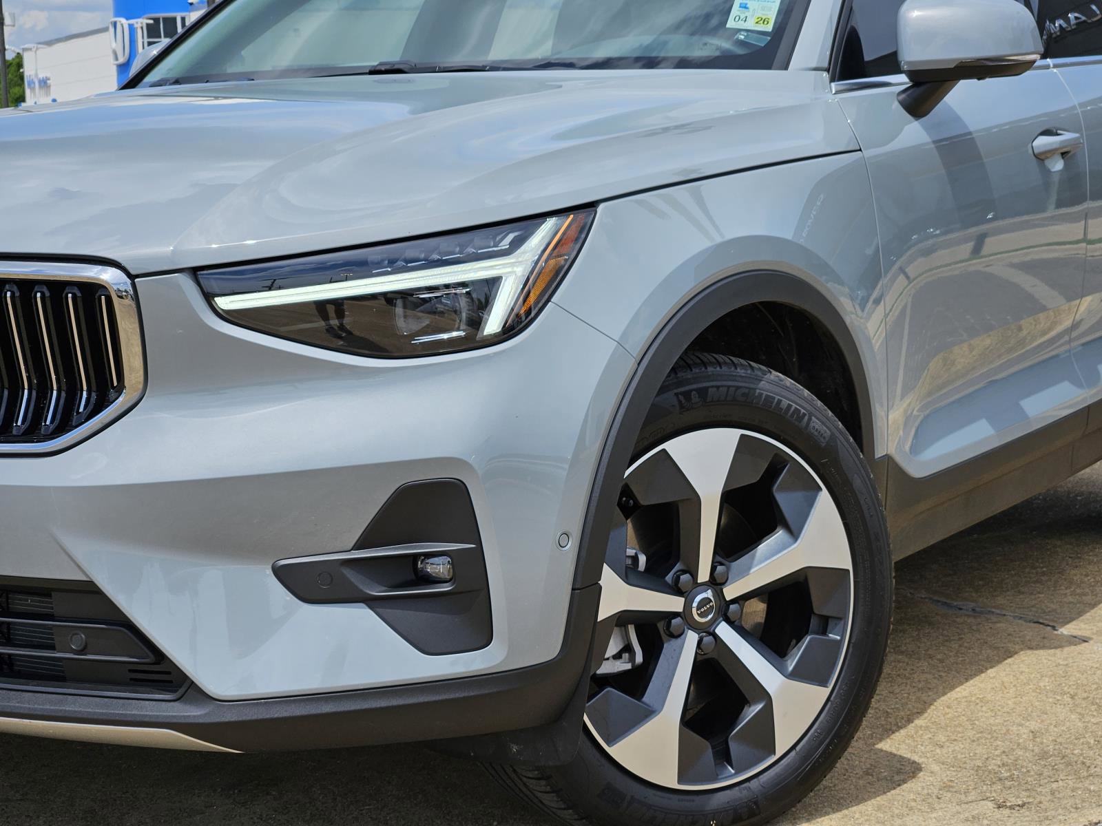 2025 Volvo XC40 Plus photo 4