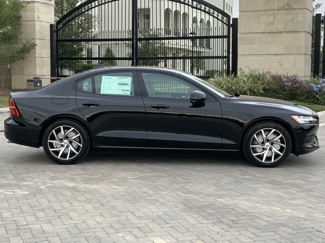 2020 Volvo S60 T5 Momentum photo 2