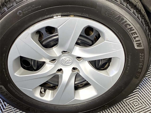 2023 Toyota RAV4 LE photo 26