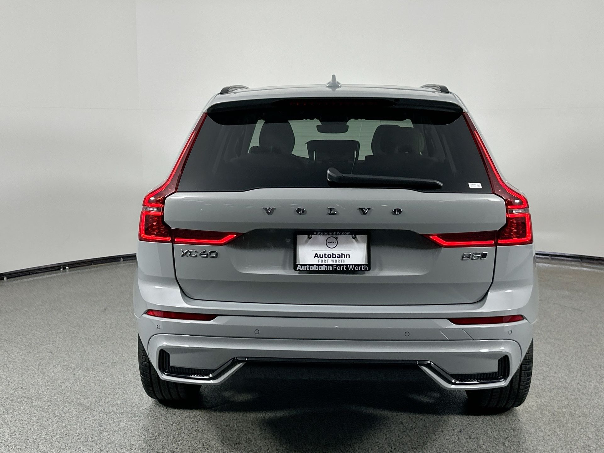 2026 Volvo XC60 B5 photo 5