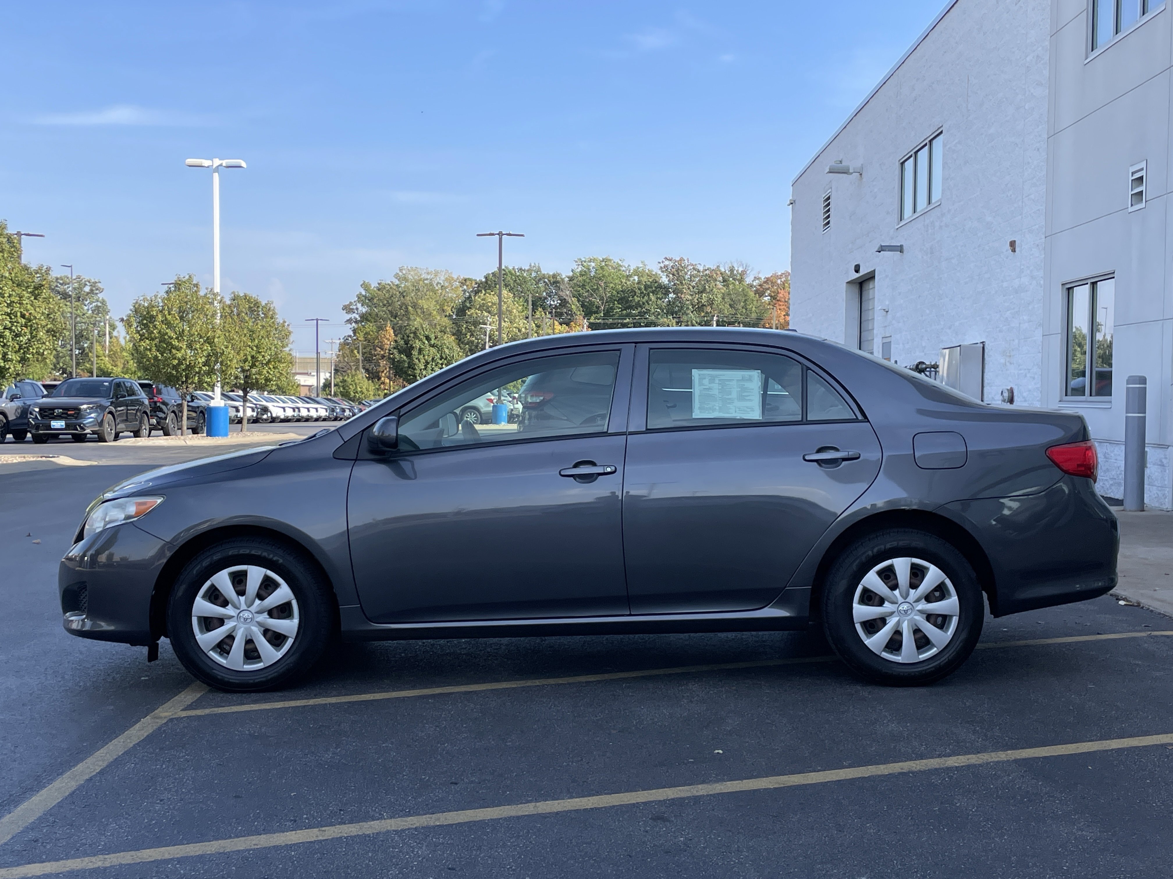 2010 Toyota Corolla LE photo 4