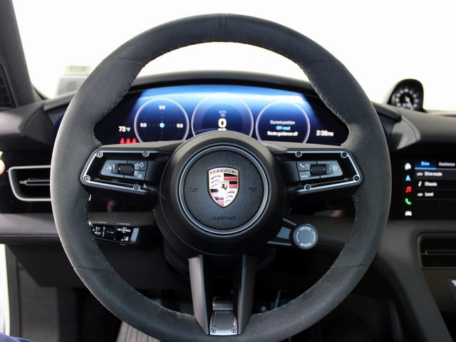 2025 Porsche Taycan 4 photo 17