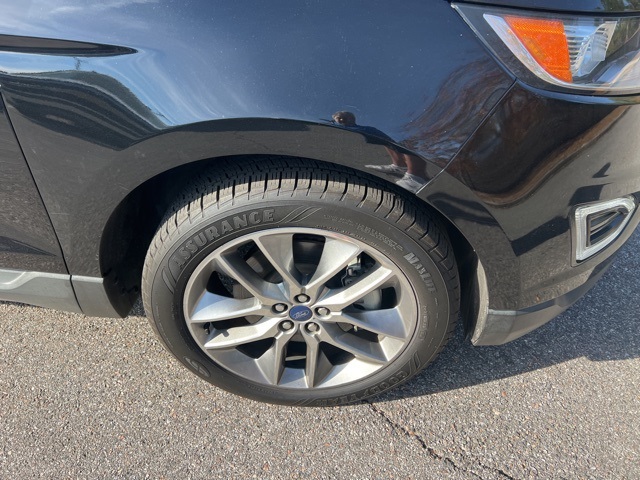 2018 Ford Edge Titanium photo 2