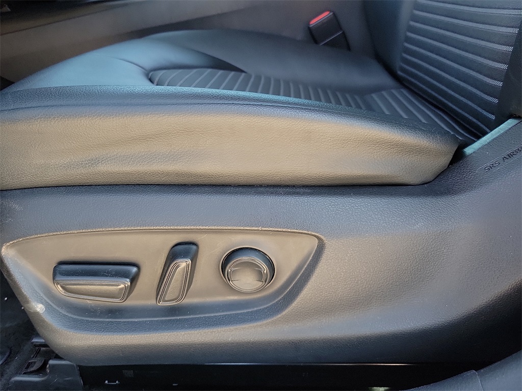 2020 Toyota Camry SE photo 20