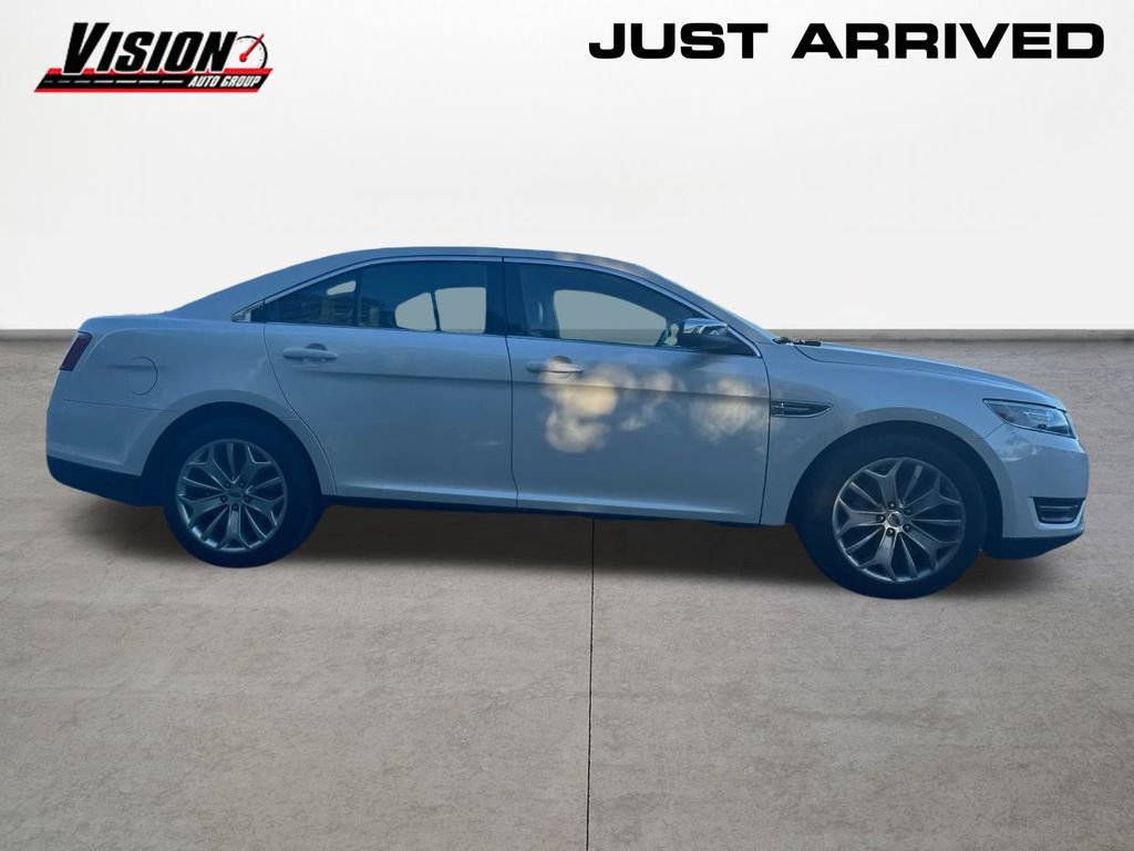 2016 Ford Taurus Limited photo 4