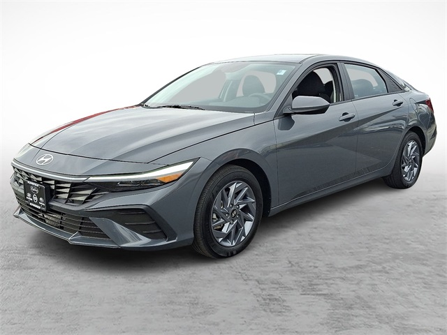 2024 Hyundai Elantra SEL photo 3