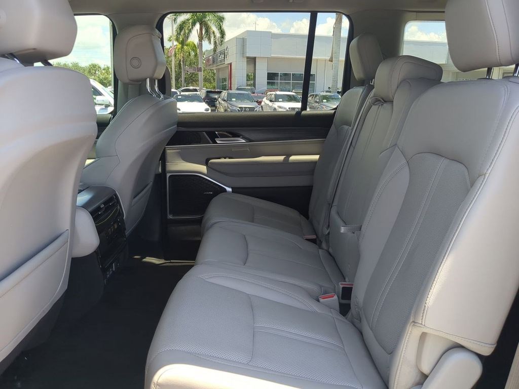 2023 Jeep Wagoneer Series II photo 14
